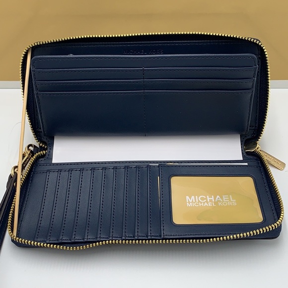 MICHAEL KORS Large Travel Continental
Leather WALLET WRISTLET
NAVY COLOR - Picture 4 of 13